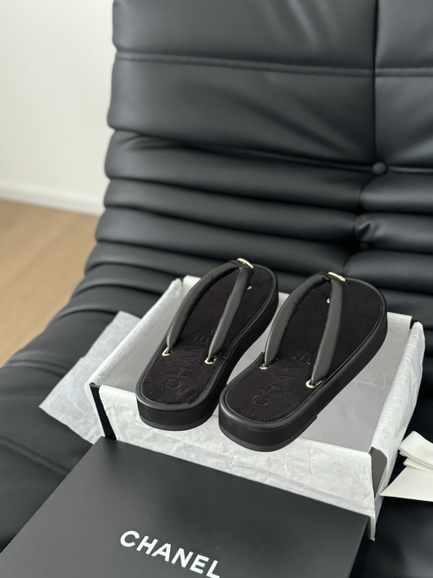 C style Velvet Thick Sole Bread Flip Flops