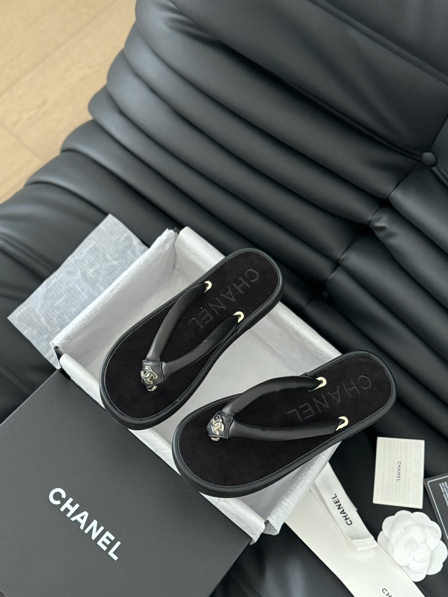 C style Velvet Thick Sole Bread Flip Flops