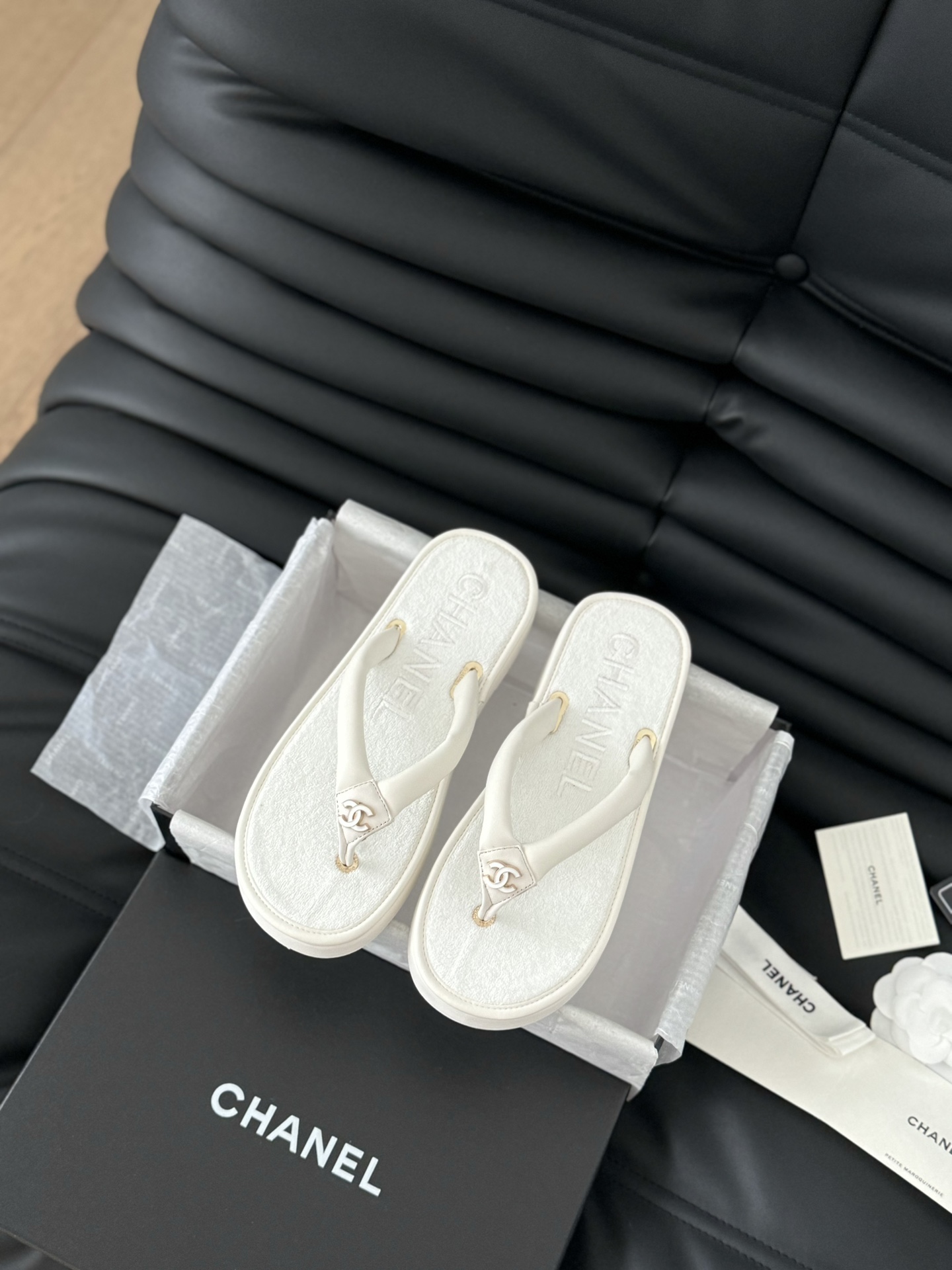 C style Velvet Thick Sole Bread Flip Flops