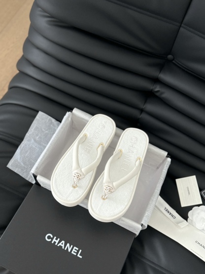 C style Velvet Thick Sole Bread Flip Flops