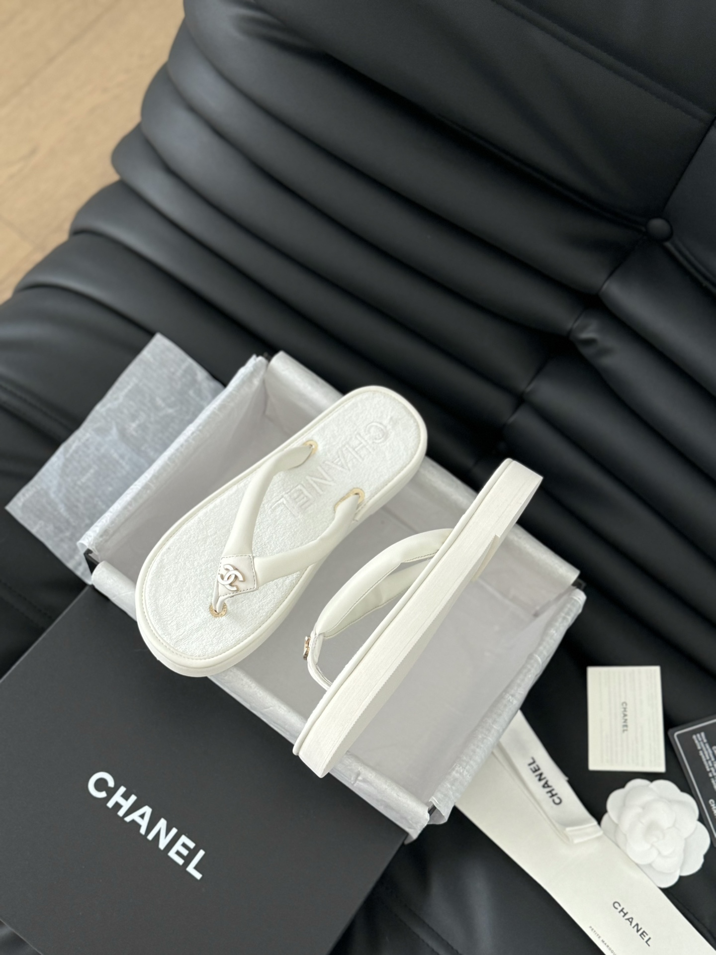 C style Velvet Thick Sole Bread Flip Flops