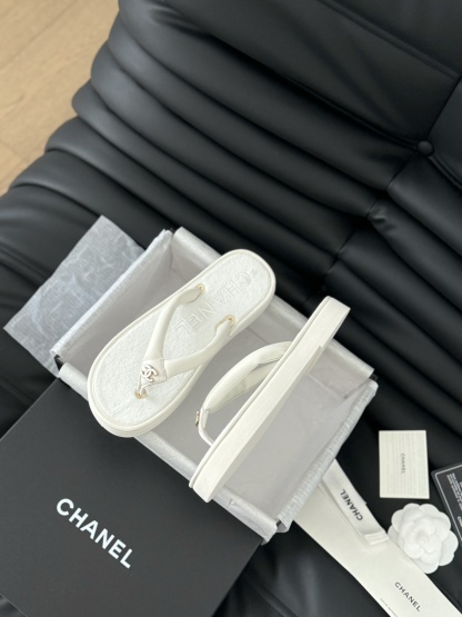 C style Velvet Thick Sole Bread Flip Flops