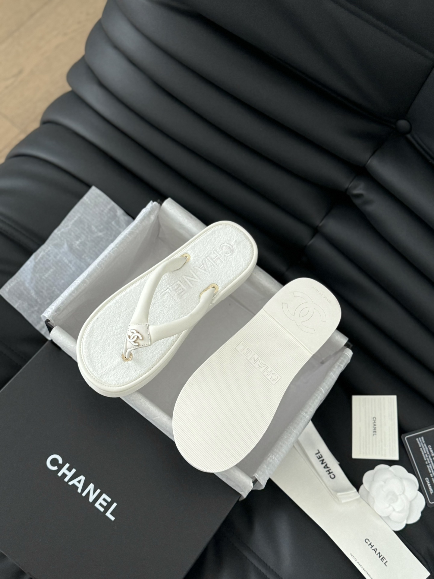 C style Velvet Thick Sole Bread Flip Flops