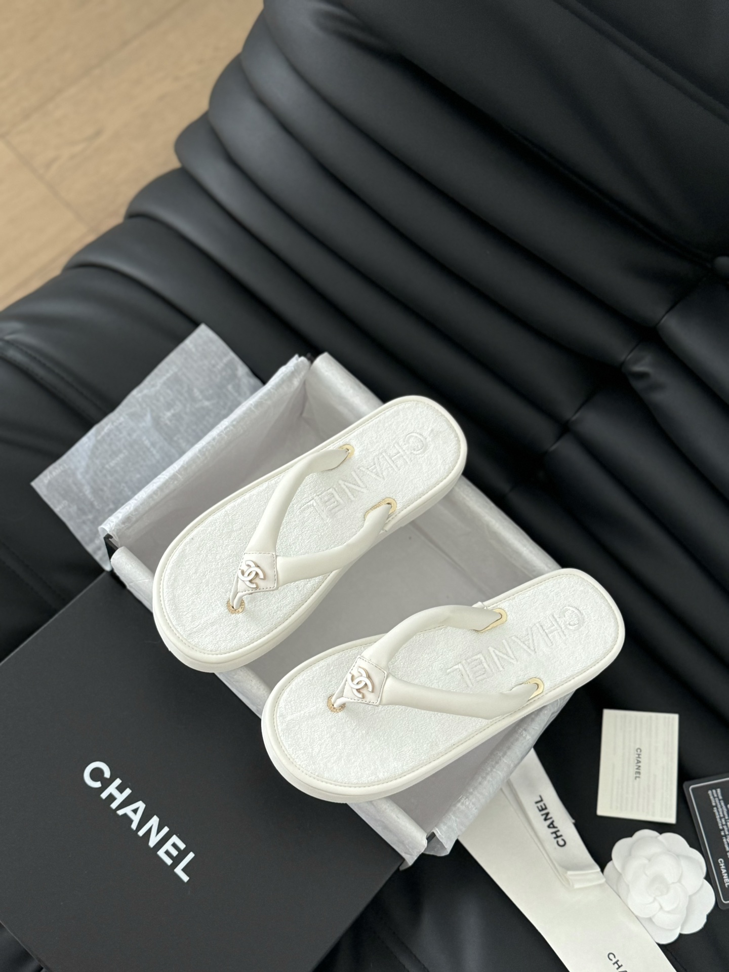 C style Velvet Thick Sole Bread Flip Flops