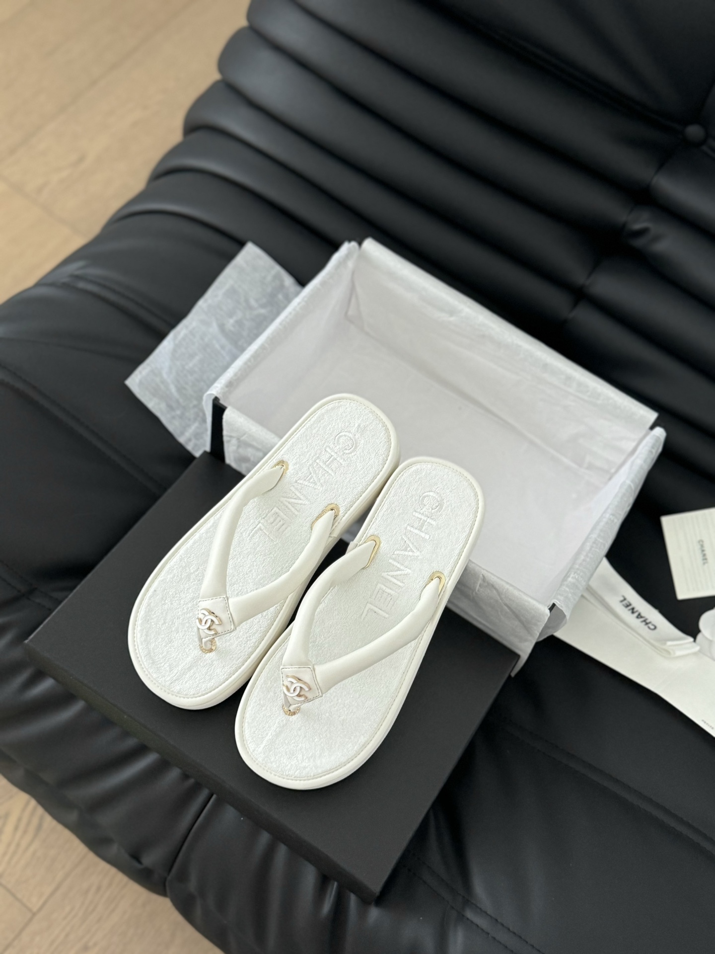 C style Velvet Thick Sole Bread Flip Flops