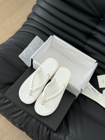 C style Velvet Thick Sole Bread Flip Flops