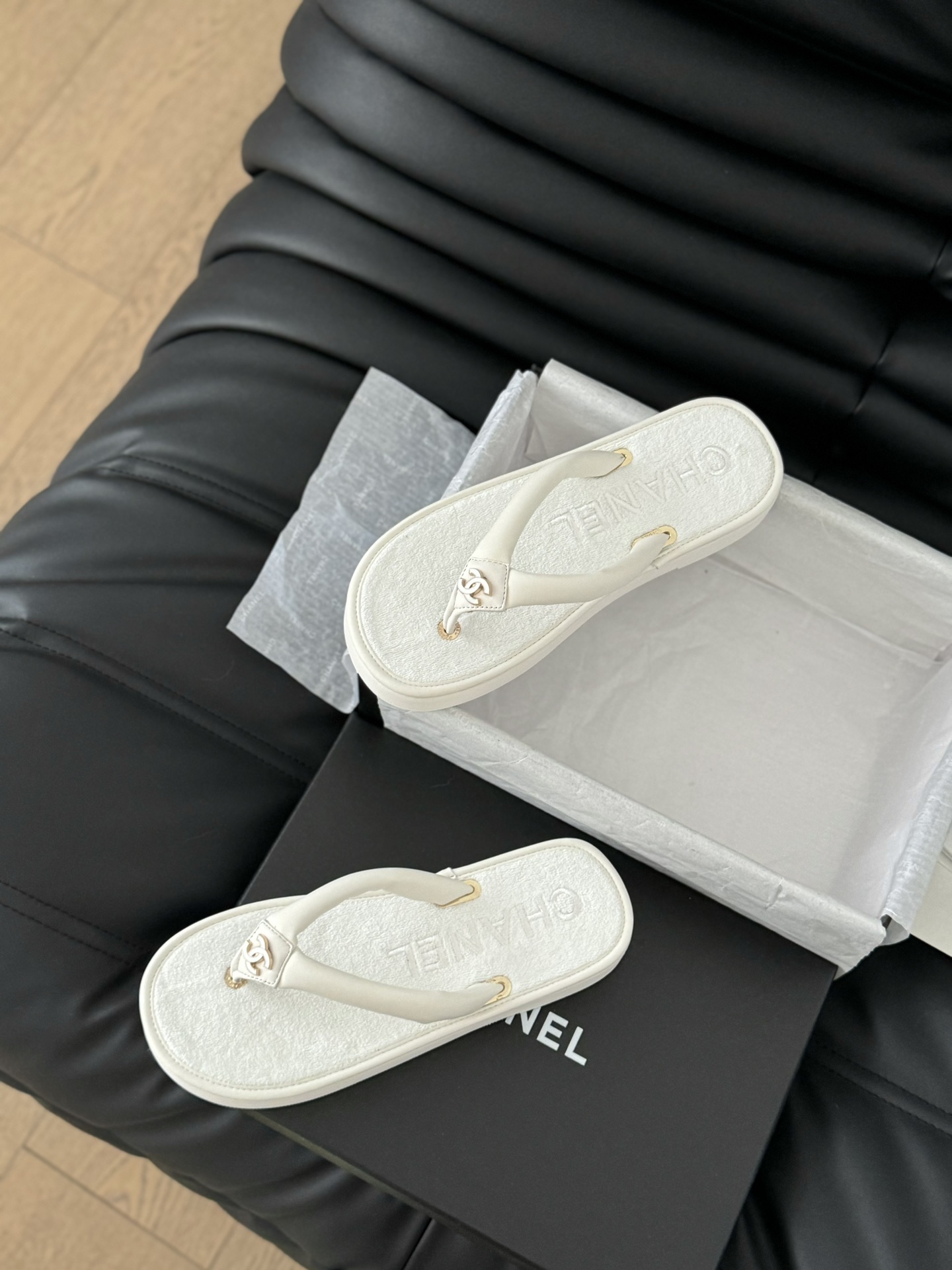 C style Velvet Thick Sole Bread Flip Flops