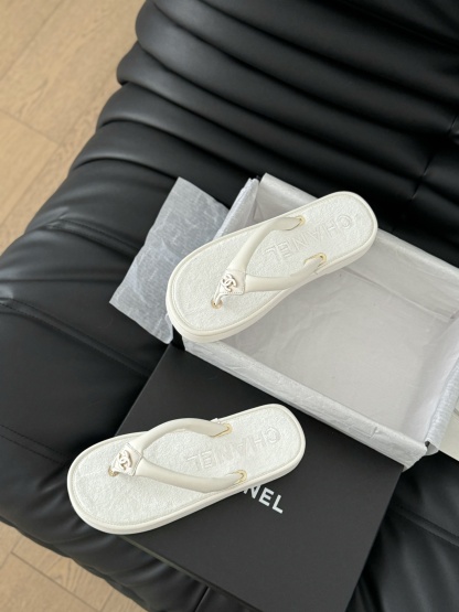 C style Velvet Thick Sole Bread Flip Flops