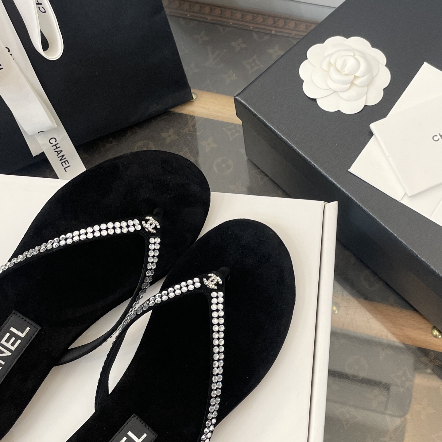 C style Velvet Thick Sole Bread Flip Flops