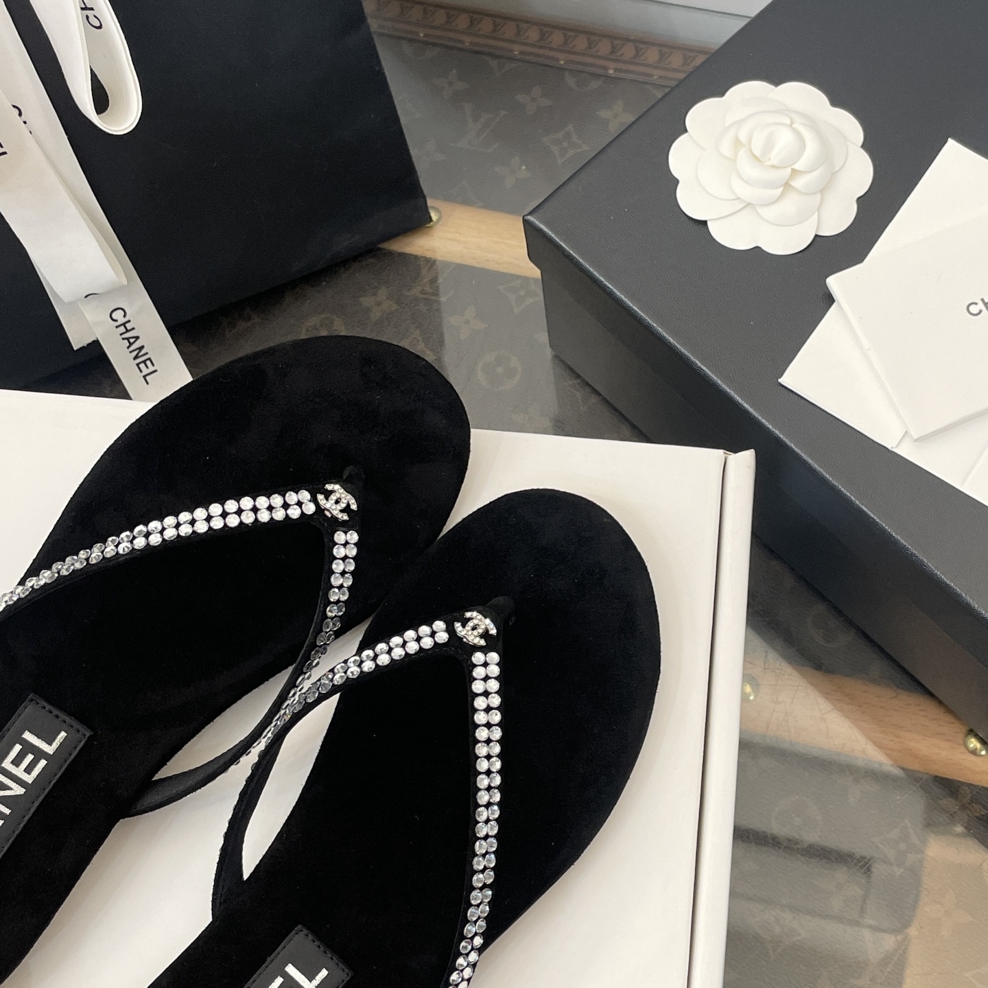 C style Velvet Thick Sole Bread Flip Flops