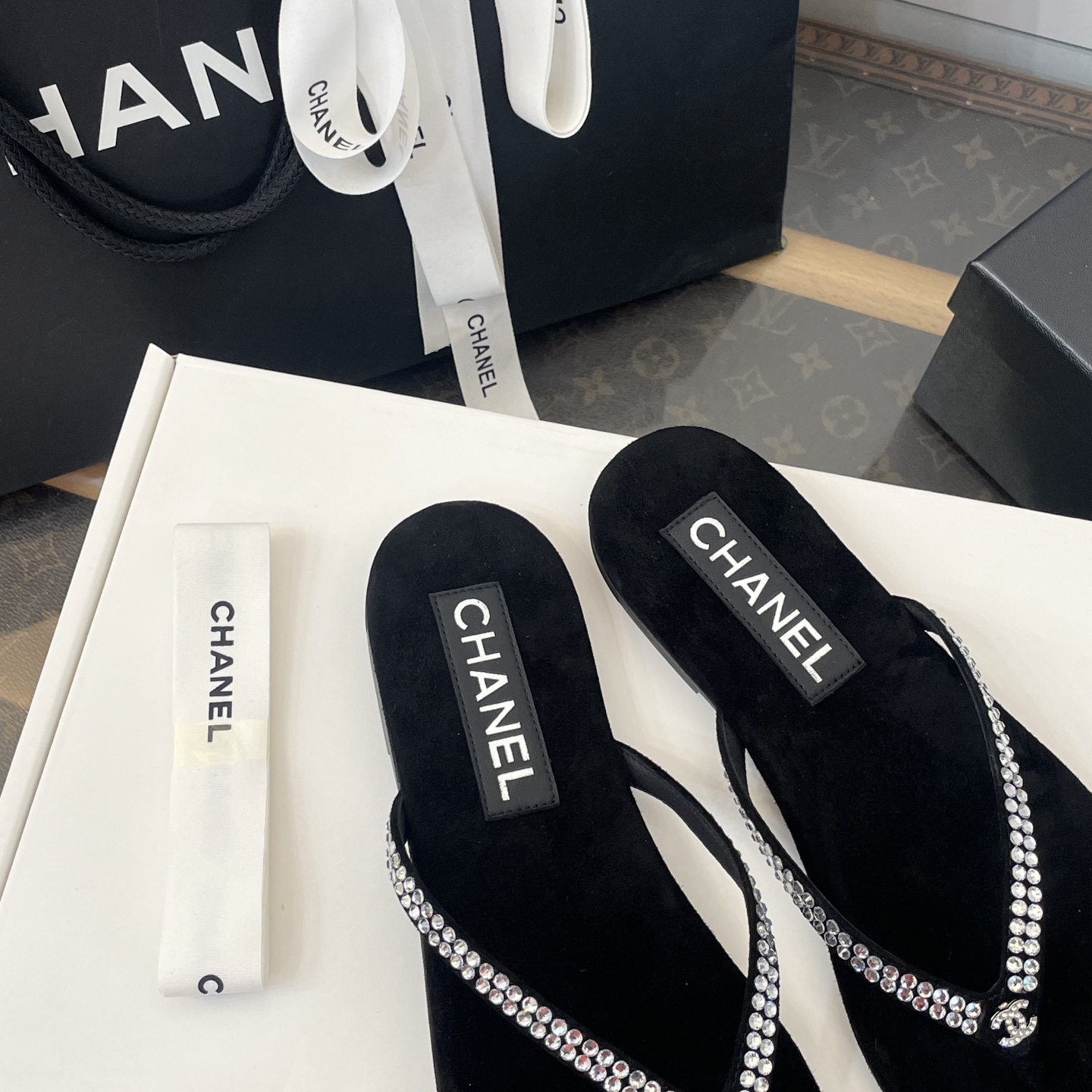 C style Velvet Thick Sole Bread Flip Flops