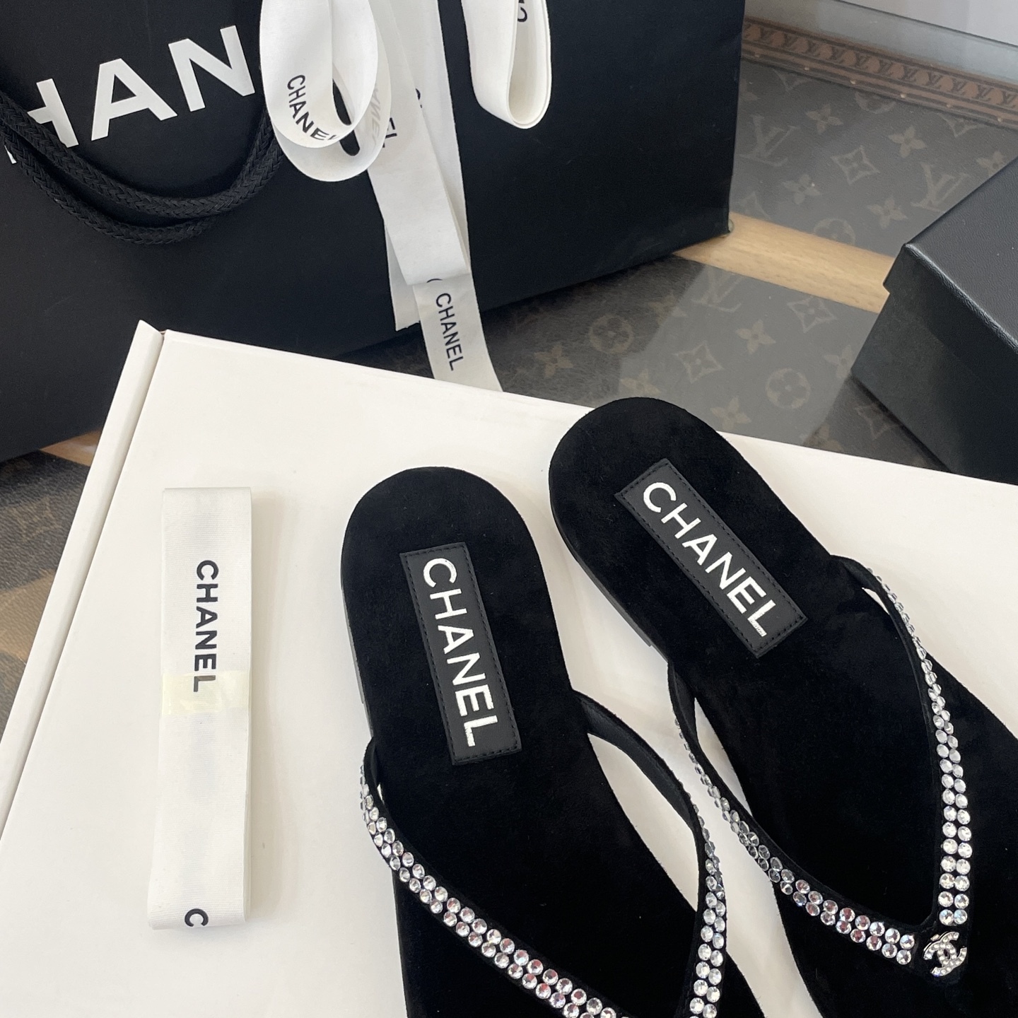 C style Velvet Thick Sole Bread Flip Flops