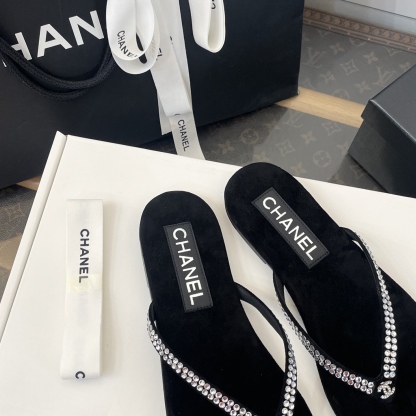 C style Velvet Thick Sole Bread Flip Flops