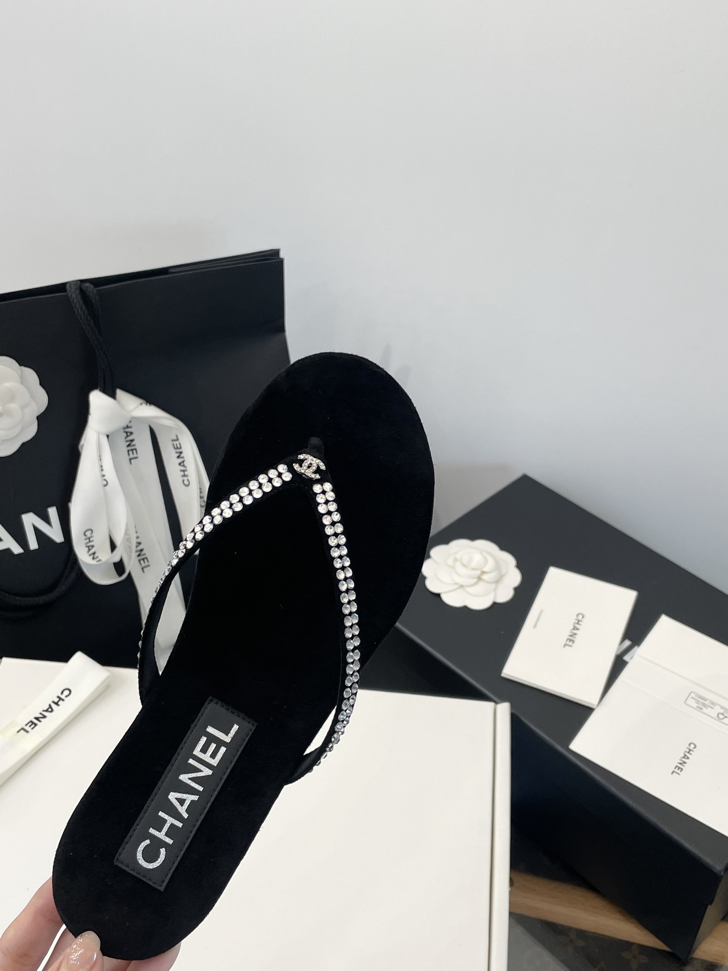 C style Velvet Thick Sole Bread Flip Flops