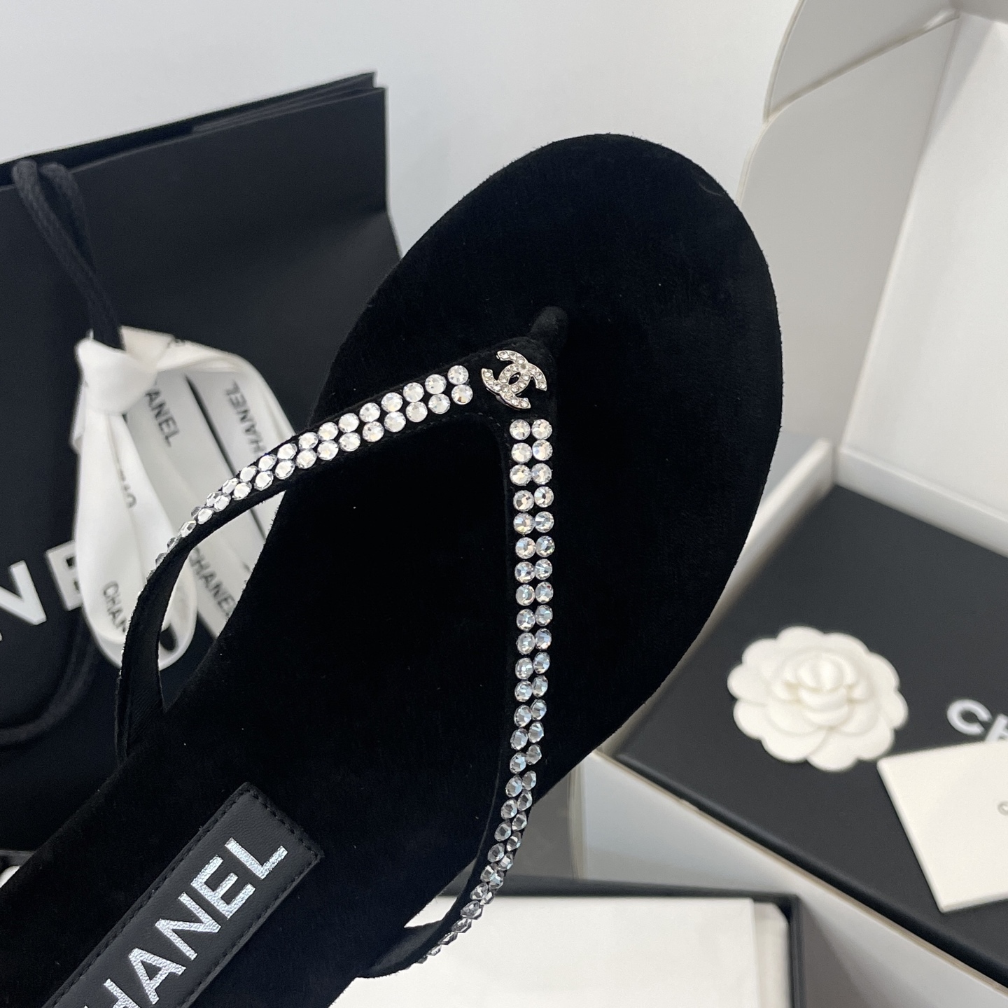 C style Velvet Thick Sole Bread Flip Flops