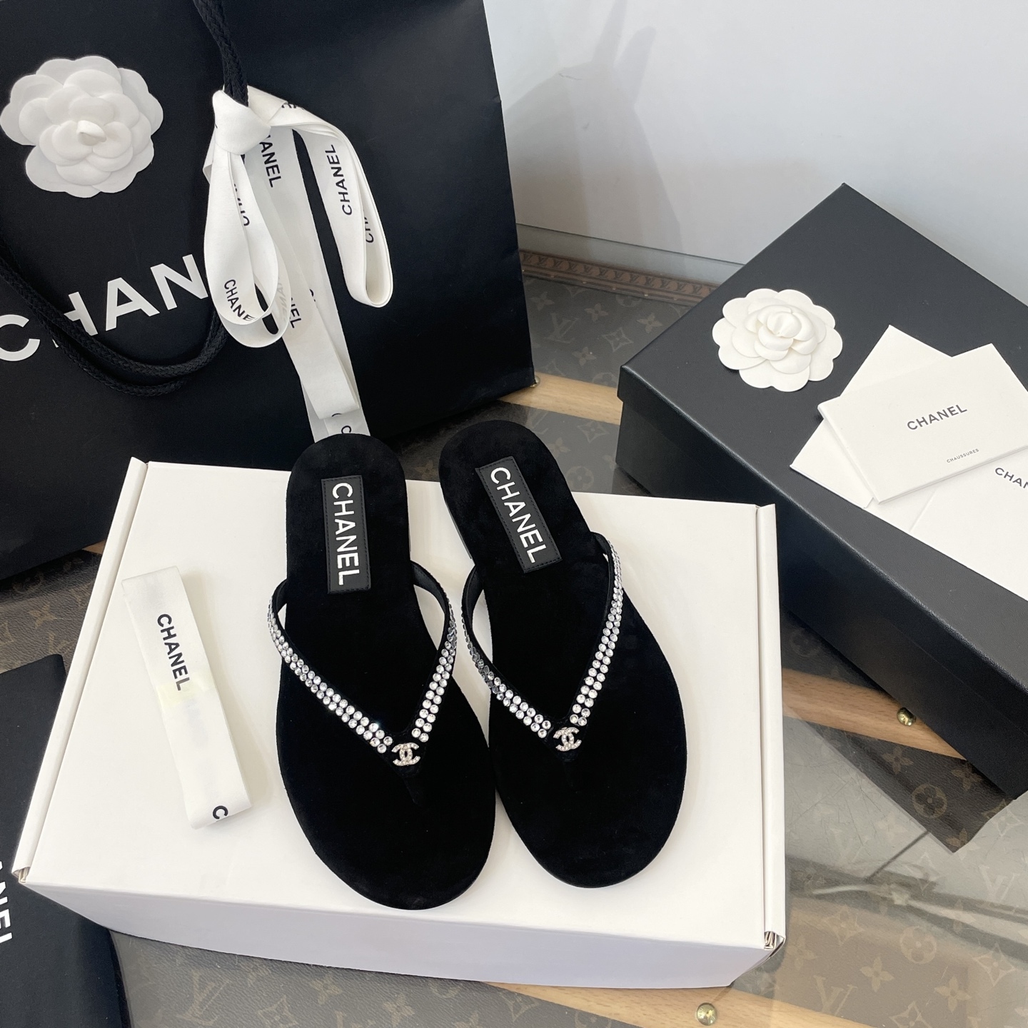 C style Velvet Thick Sole Bread Flip Flops