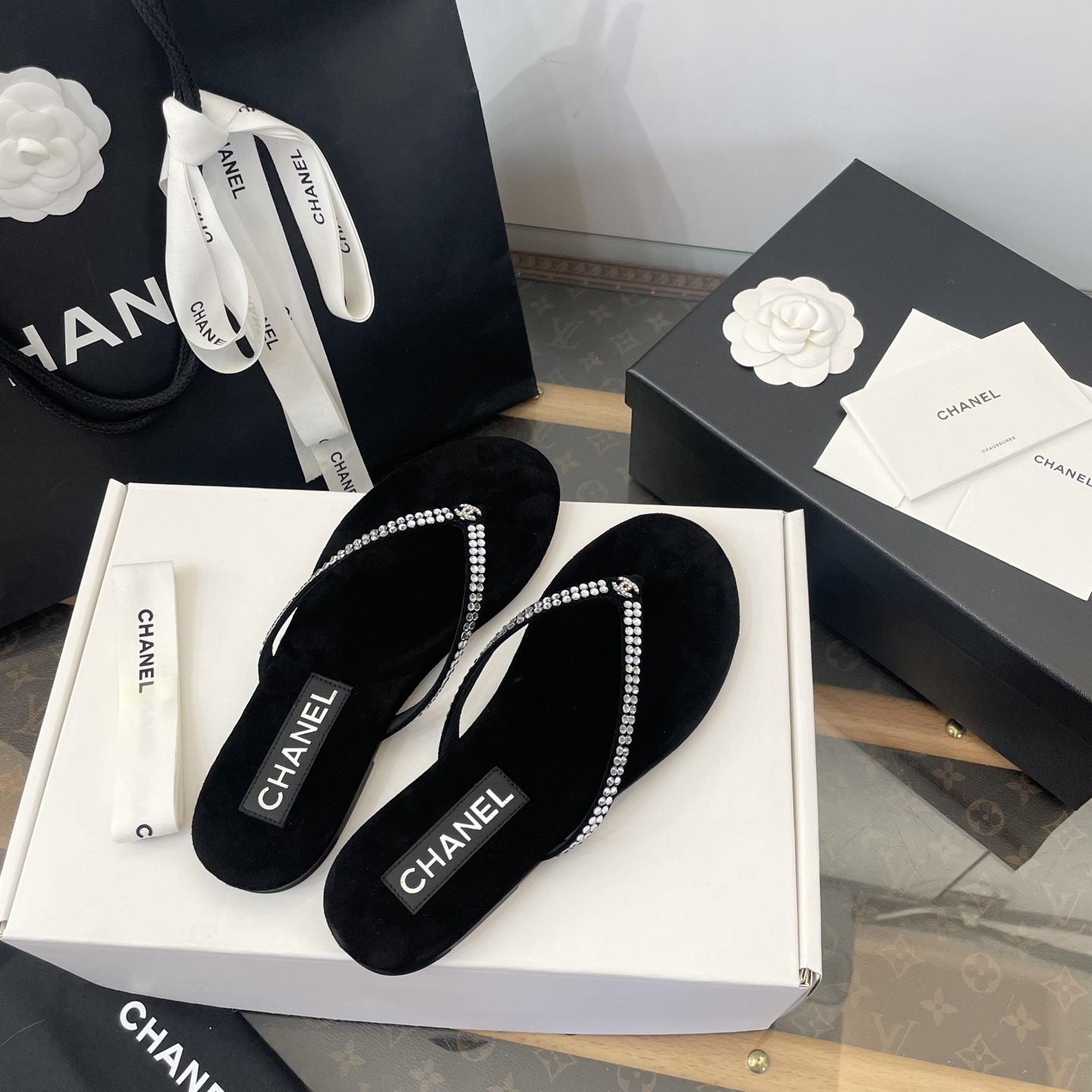 C style Velvet Thick Sole Bread Flip Flops