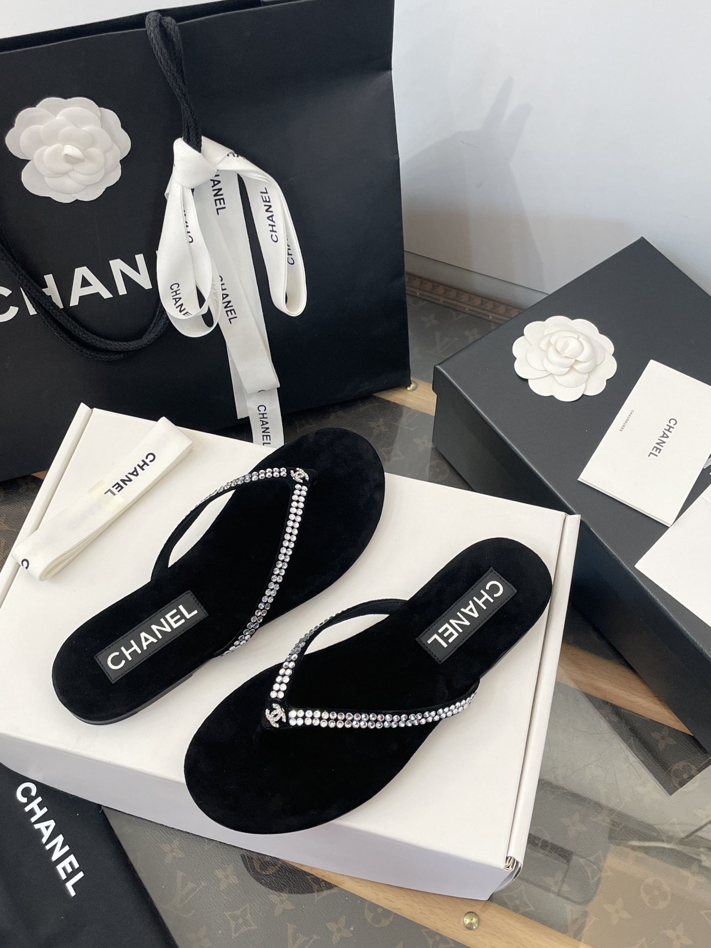 C style Velvet Thick Sole Bread Flip Flops