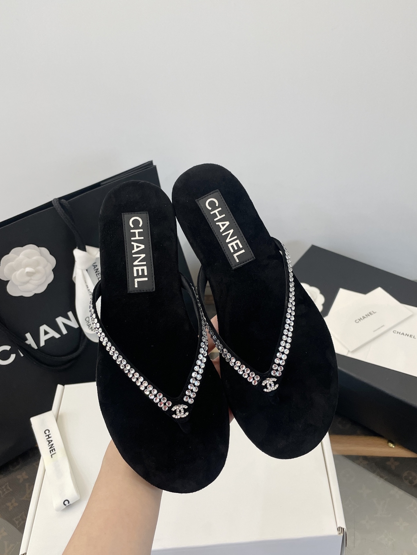 C style Velvet Thick Sole Bread Flip Flops