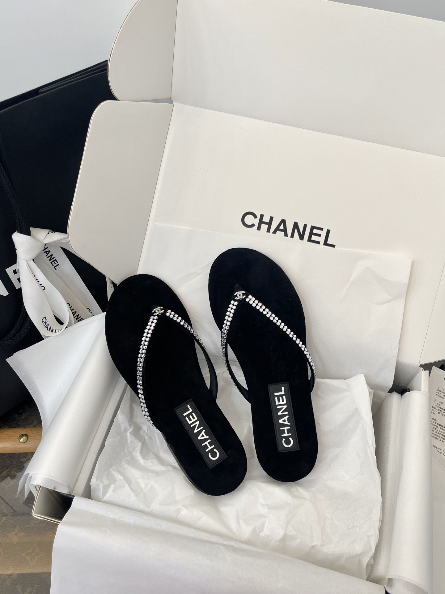 C style Velvet Thick Sole Bread Flip Flops