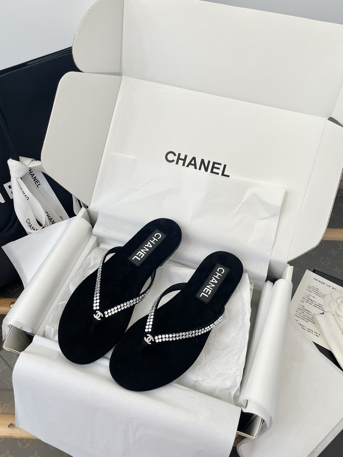 C style Velvet Thick Sole Bread Flip Flops