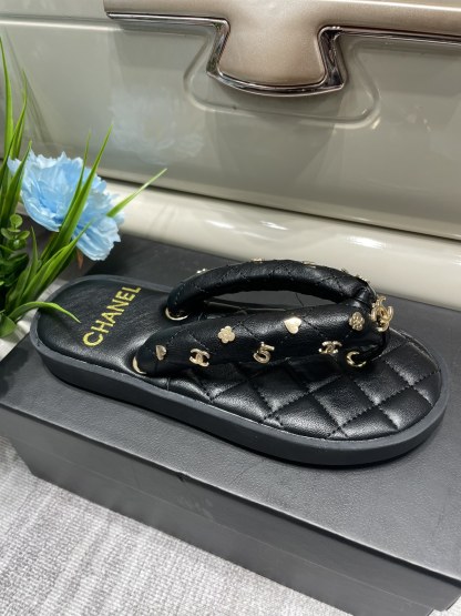 C style Velvet Thick Sole Bread Flip Flops