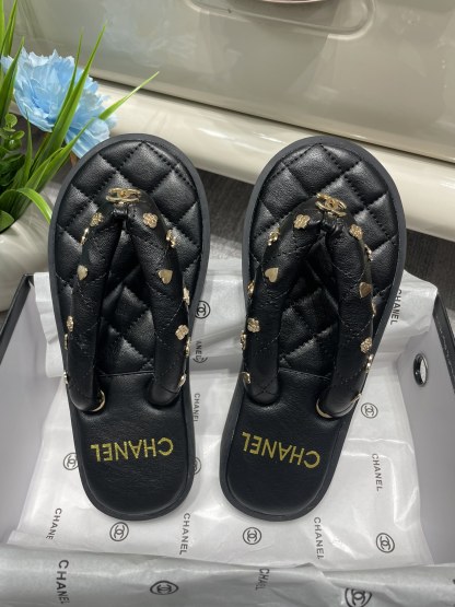 C style Velvet Thick Sole Bread Flip Flops