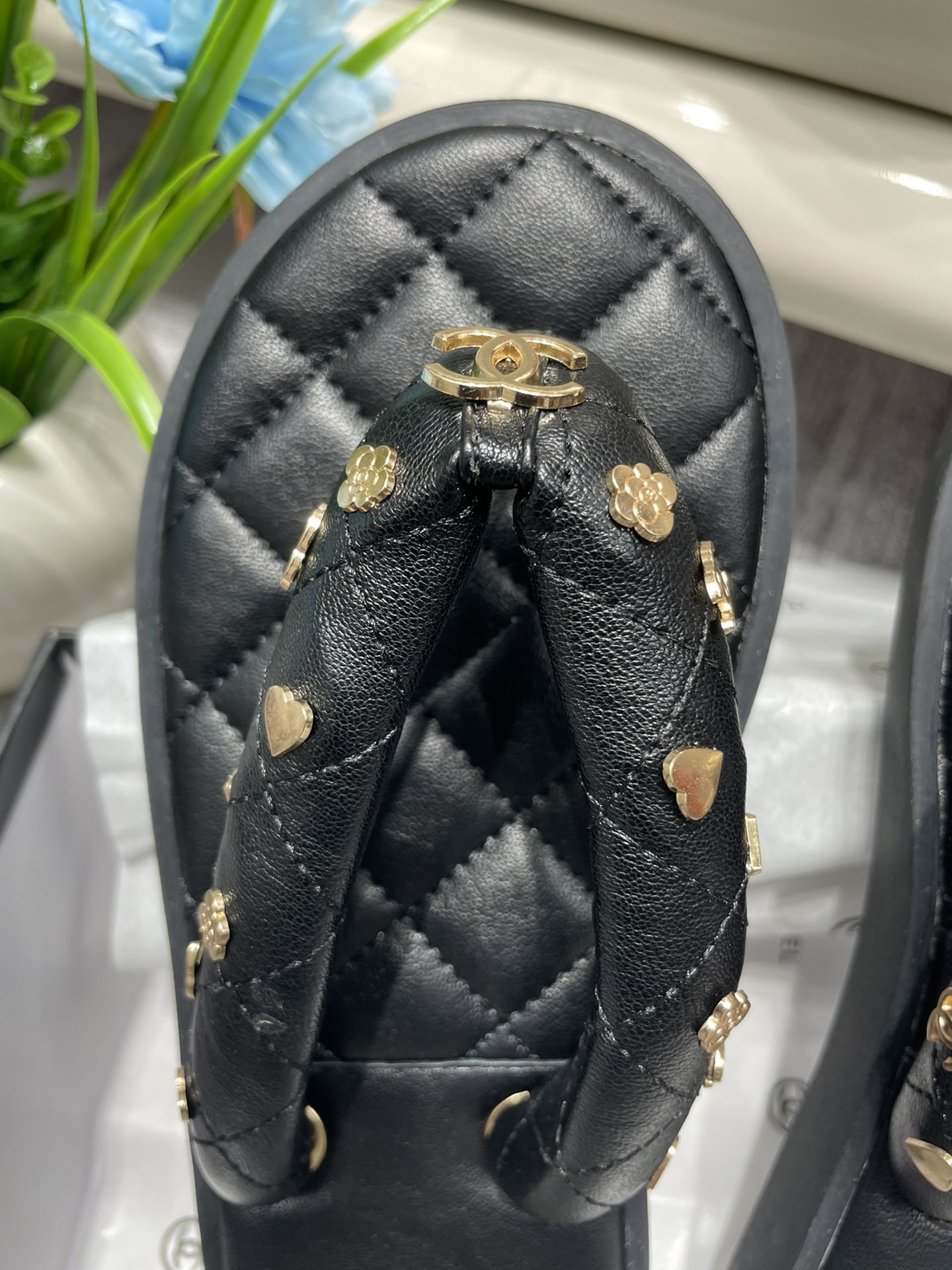 C style Velvet Thick Sole Bread Flip Flops