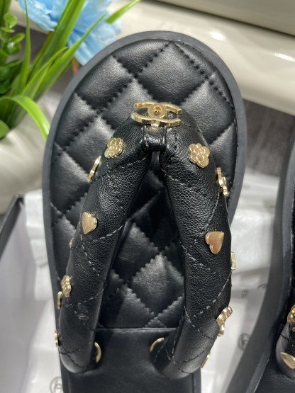 C style Velvet Thick Sole Bread Flip Flops