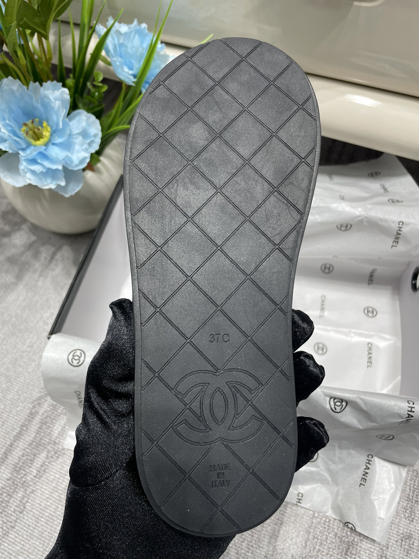 C style Velvet Thick Sole Bread Flip Flops