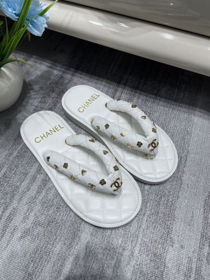 C style Velvet Thick Sole Bread Flip Flops