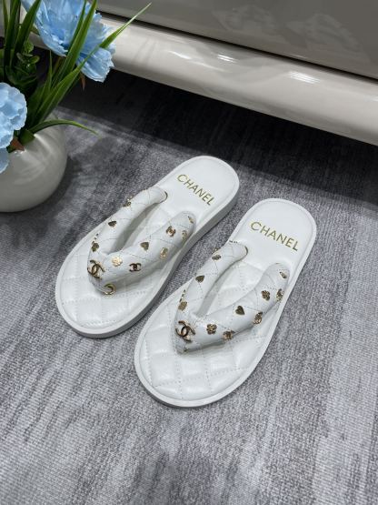 C style Velvet Thick Sole Bread Flip Flops