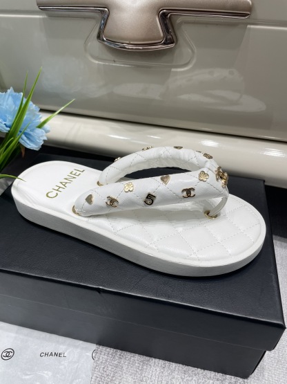 C style Velvet Thick Sole Bread Flip Flops