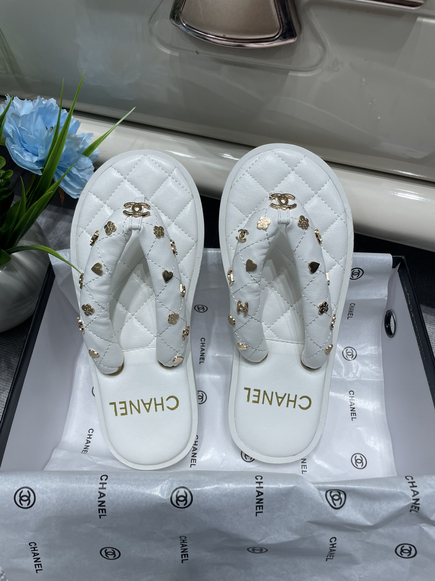 C style Velvet Thick Sole Bread Flip Flops