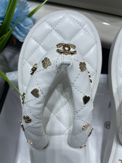 C style Velvet Thick Sole Bread Flip Flops