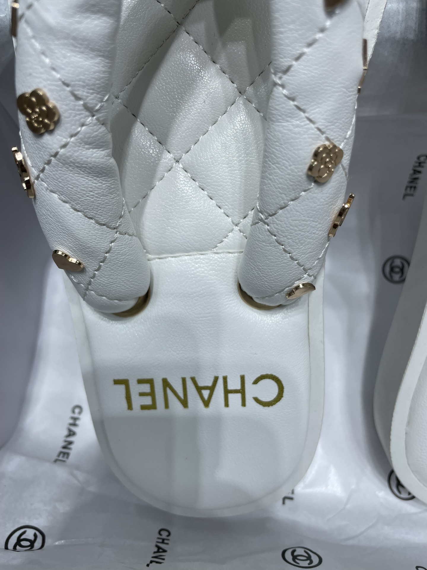 C style Velvet Thick Sole Bread Flip Flops