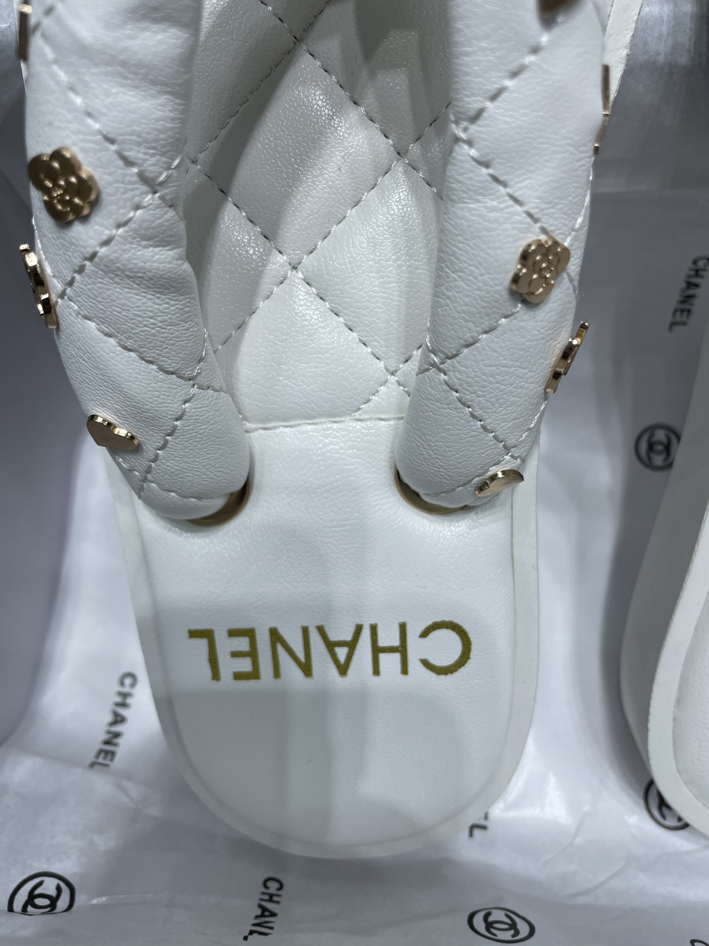 C style Velvet Thick Sole Bread Flip Flops