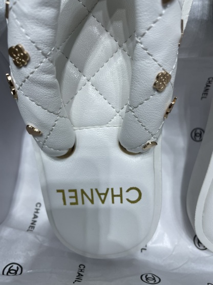 C style Velvet Thick Sole Bread Flip Flops