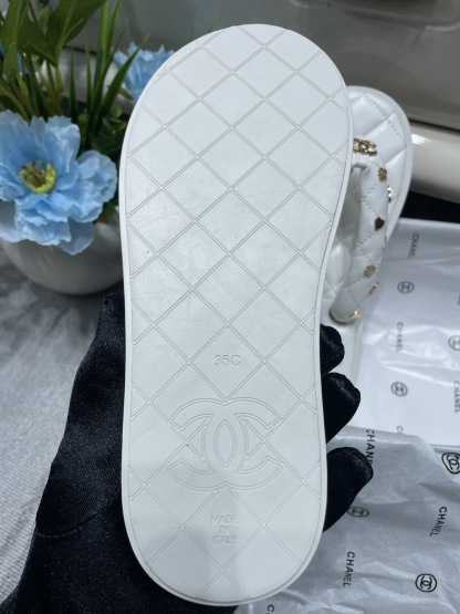 C style Velvet Thick Sole Bread Flip Flops