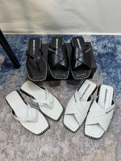 A style Square toe flip flops