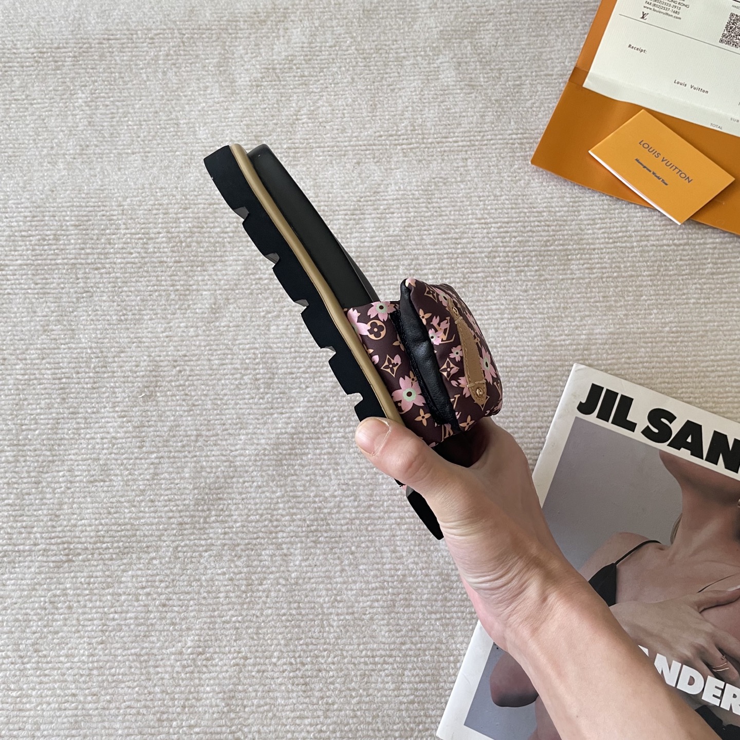 L style Velcro flat slippers