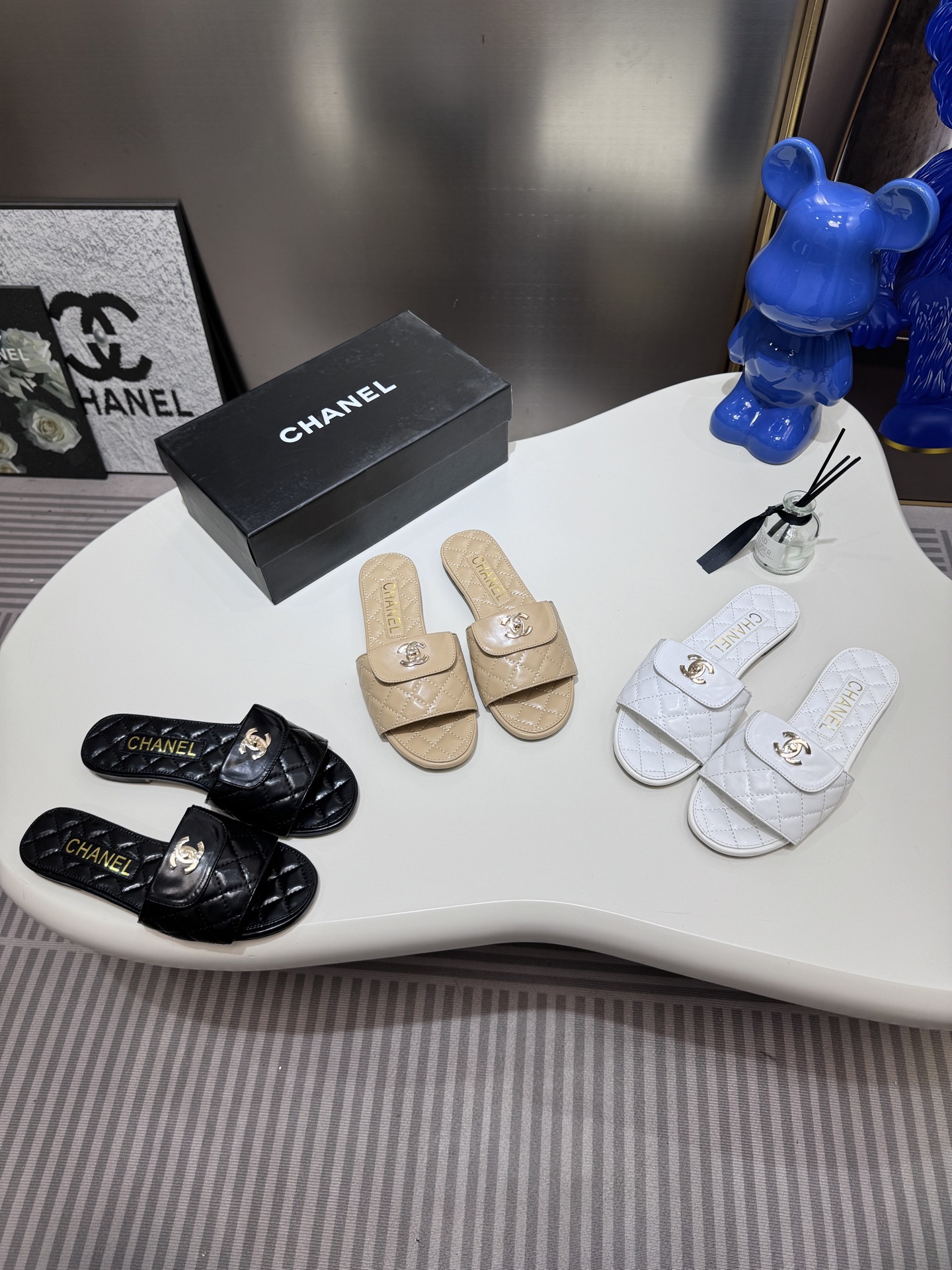 C style Metal buckle diamond quilted sandals