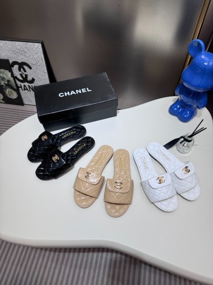 C style Metal buckle diamond quilted sandals