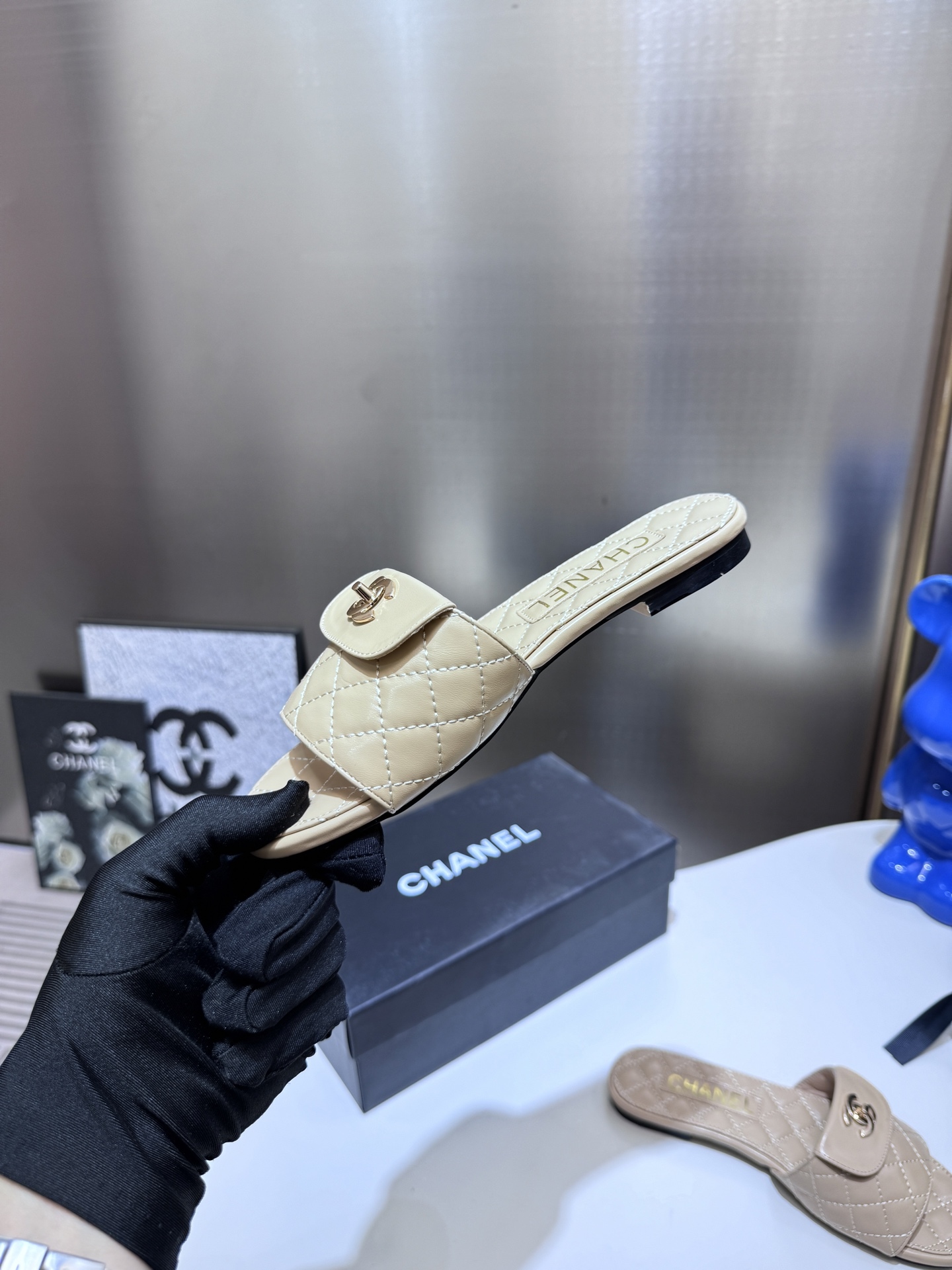 C style Metal buckle diamond quilted sandals