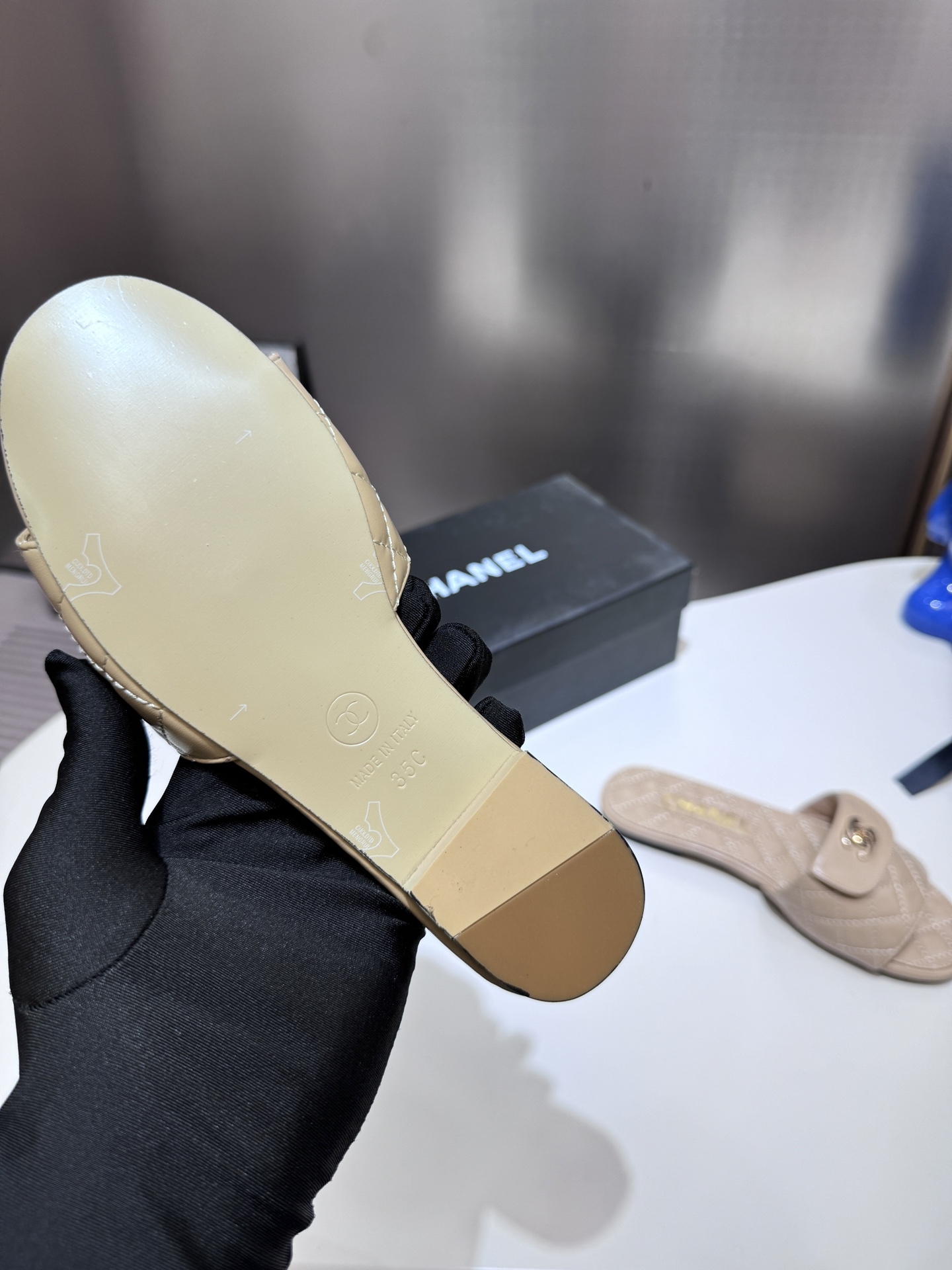 C style Metal buckle diamond quilted sandals