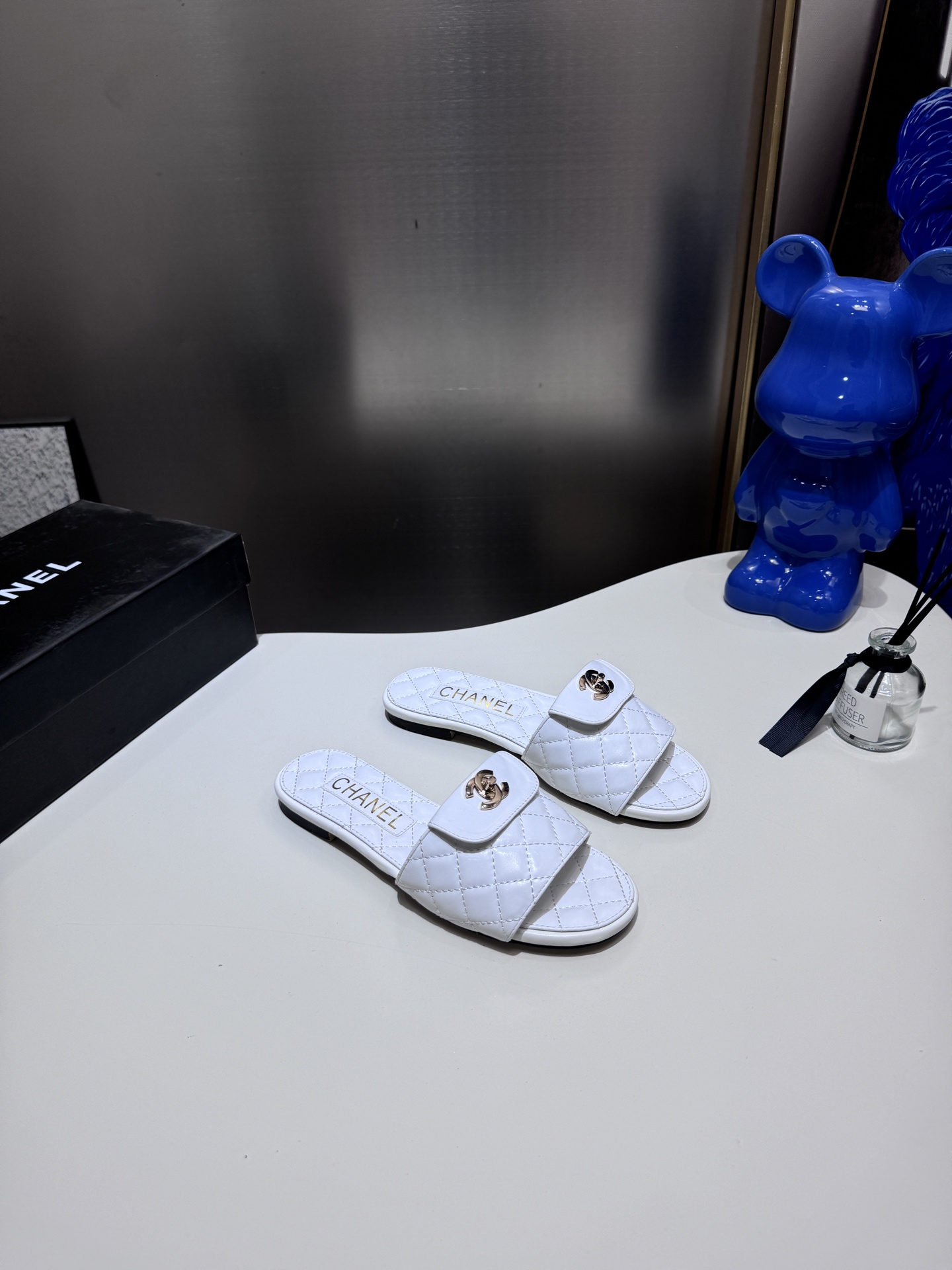 C style Metal buckle diamond quilted sandals