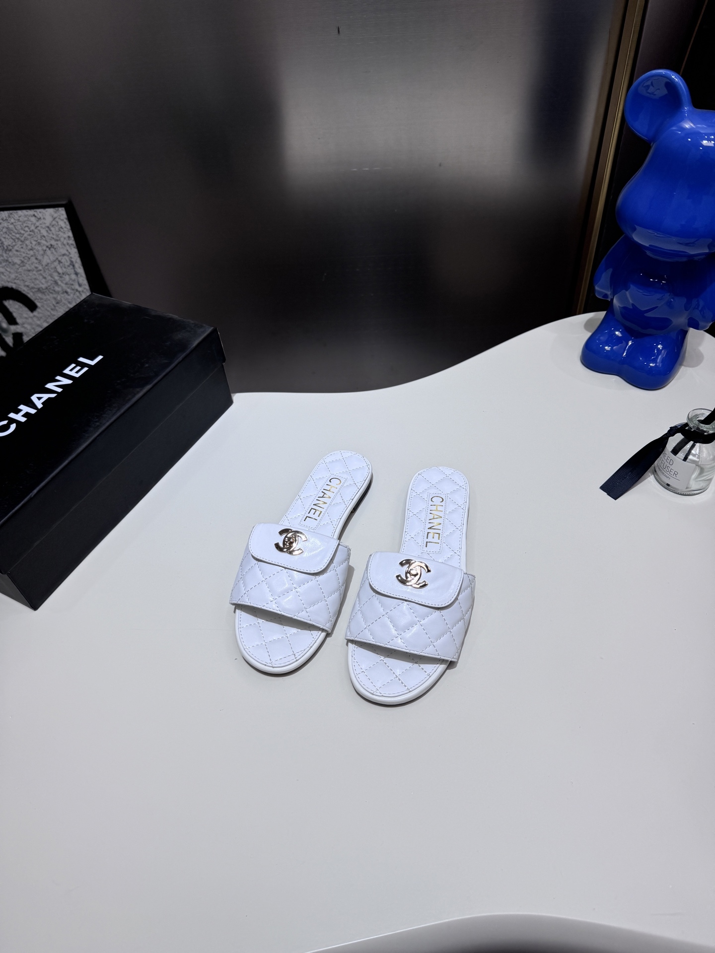 C style Metal buckle diamond quilted sandals