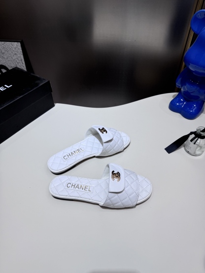 C style Metal buckle diamond quilted sandals