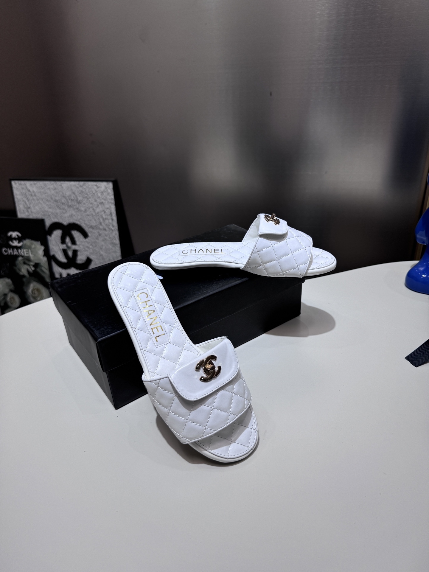 C style Metal buckle diamond quilted sandals