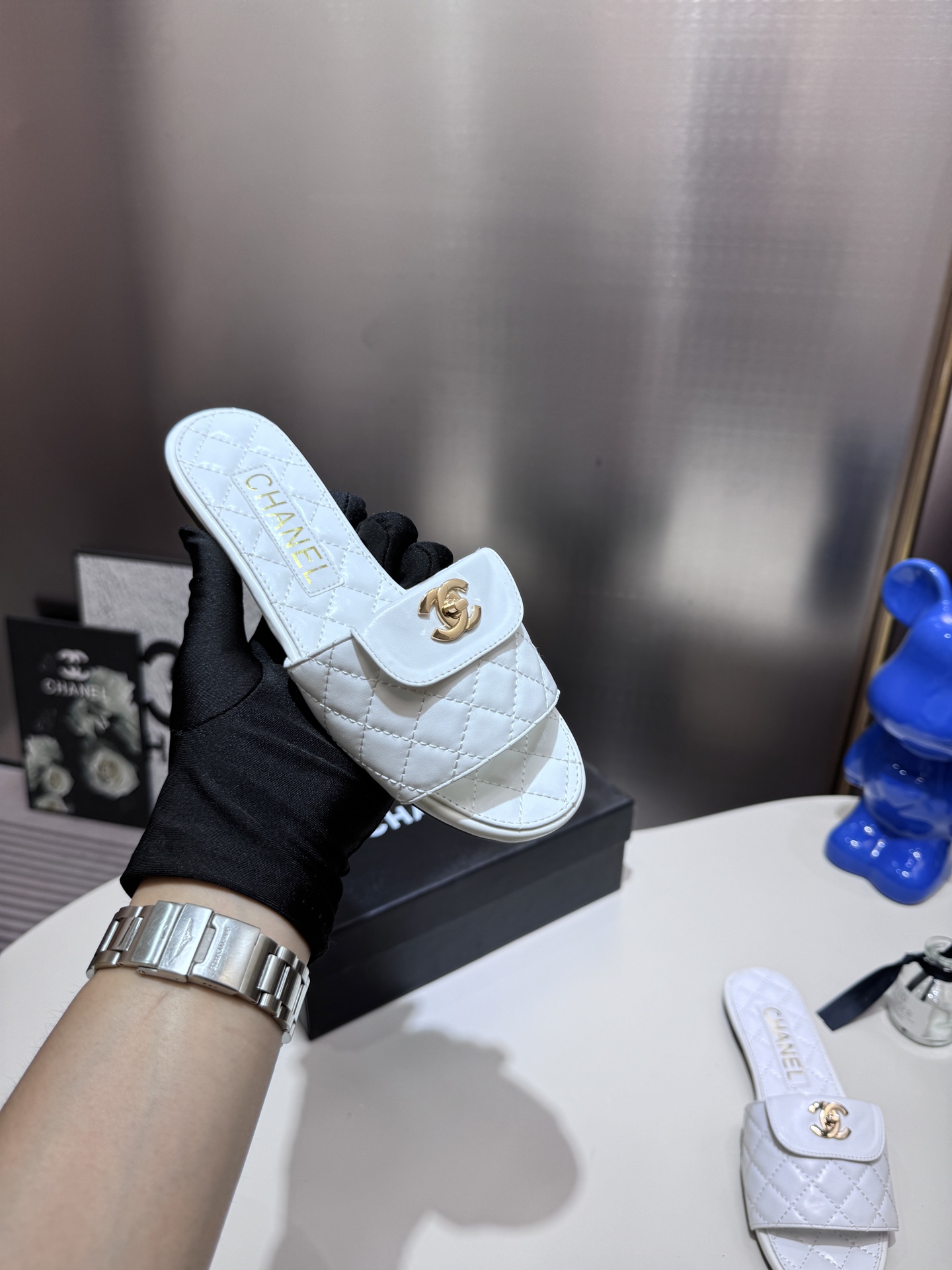 C style Metal buckle diamond quilted sandals